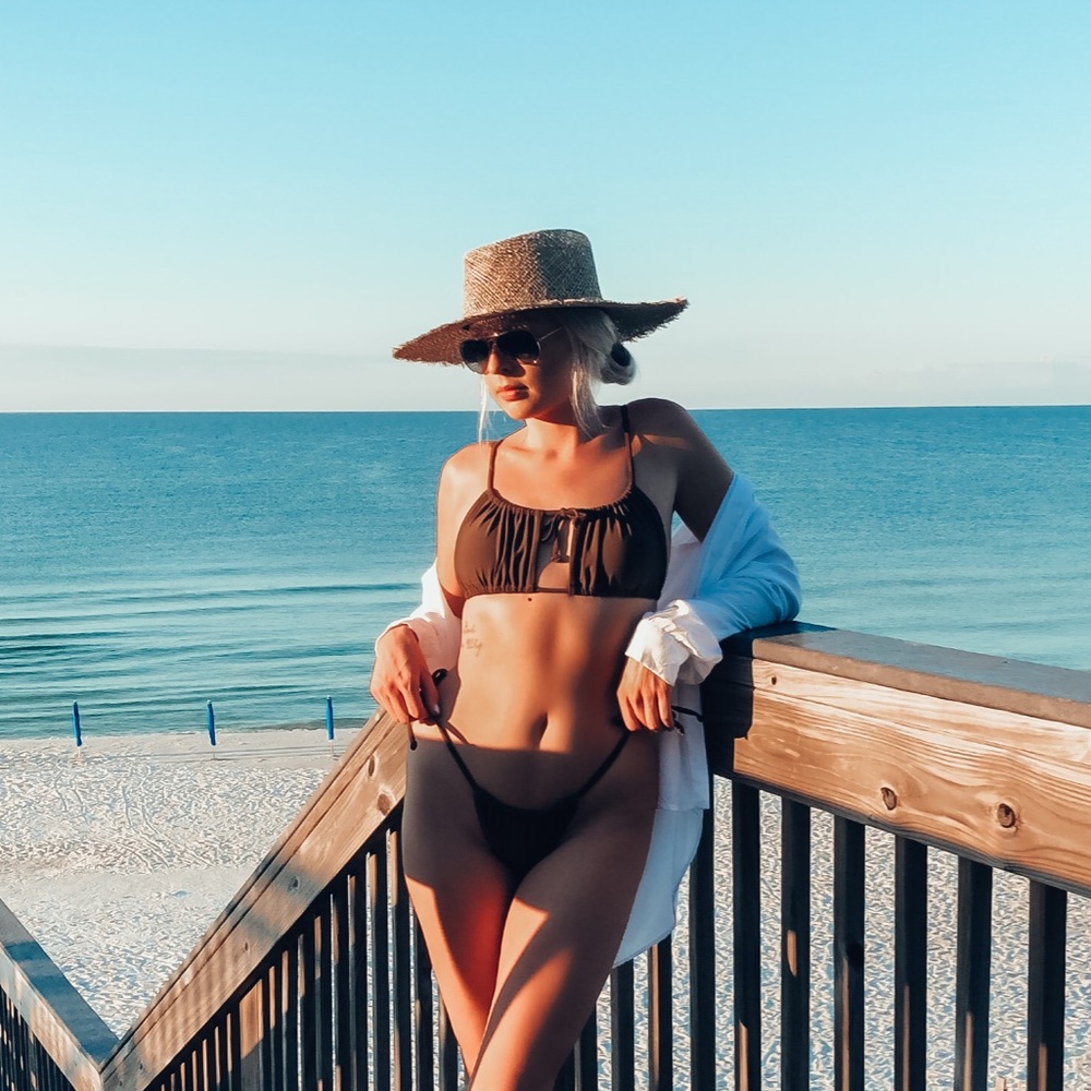 TAN STRAW HAT
